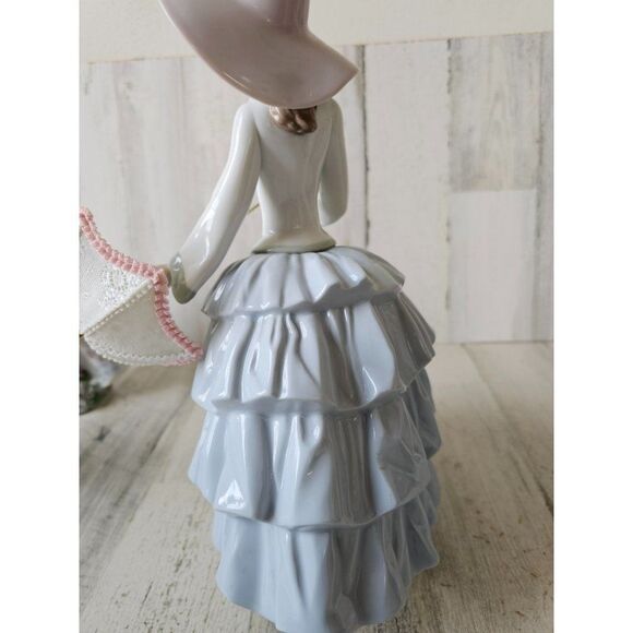 Lladro 6542 stroll in sun parasol RARE umbrella girl Victorian dress flower bonn - Picture 5 of 9
